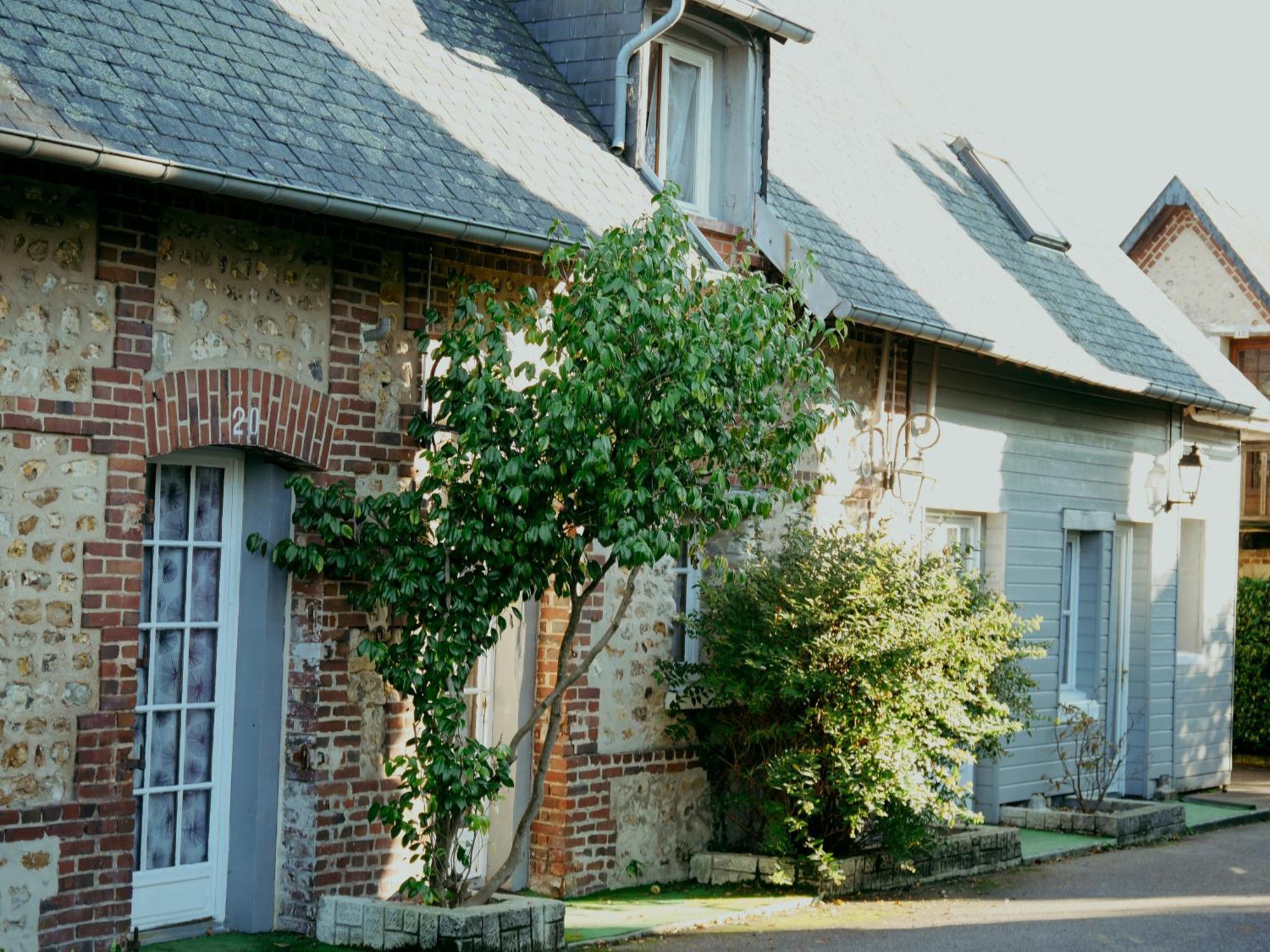 Logis Le Clos Deauville Saint Gatien Exterior foto